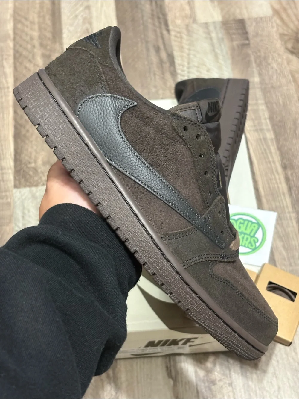 Jordan 1 low × Travis Scott Velvet Brown